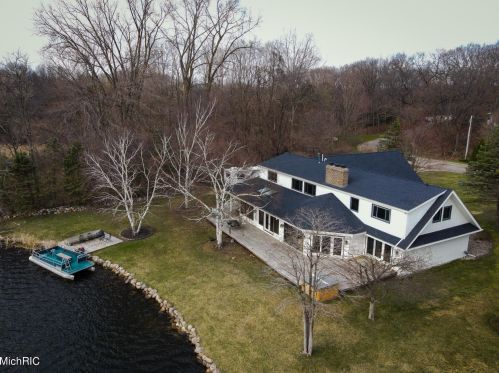 4206 Lk Frst Dr, Kalamazoo MI 49008-3309 exterior