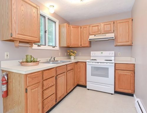 69 Lincoln Rd, Sutton MA 01590-3715 exterior