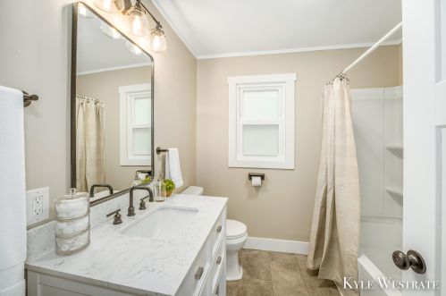 46 Walter St, Grand Rapids MI 49548-3242 exterior