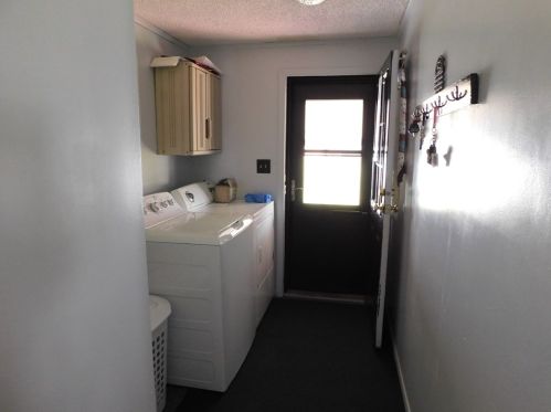 13 John Dr, West Springfield MA 01089-1277 exterior