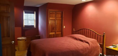 17 Stonehill Dr, Deep River CT 06419-1144 exterior