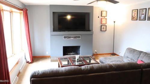 3821 Ellen St, Meskegon MI 49444-4067 exterior