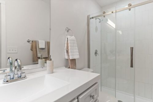 2074 Arlington Cir, Atlanta GA 30318-6380 exterior