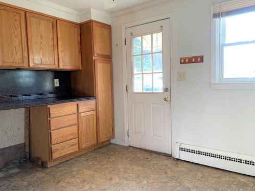 21 Arthur Ave, Enfield CT 06082-2503 exterior