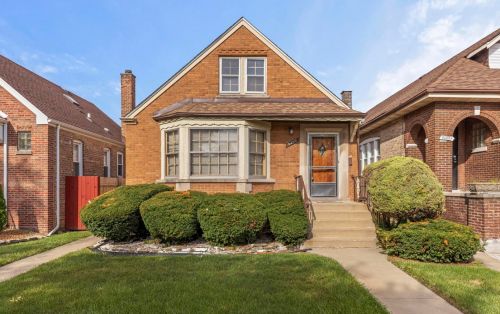 8450 Paulina St, Chicago IL 60620-4744 exterior