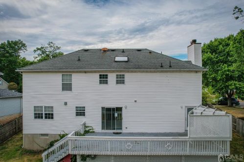 6 Sarah Ct, Edison NJ 08817-2288 exterior