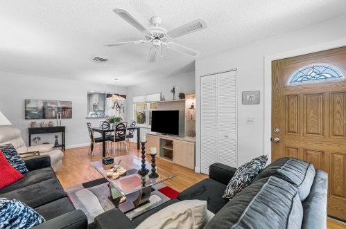 5096 Kinswood Rd, Boynton Beach FL 33437-1304 exterior