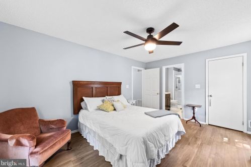 72 Holly Ct, Trenton NJ 08619-4636 exterior