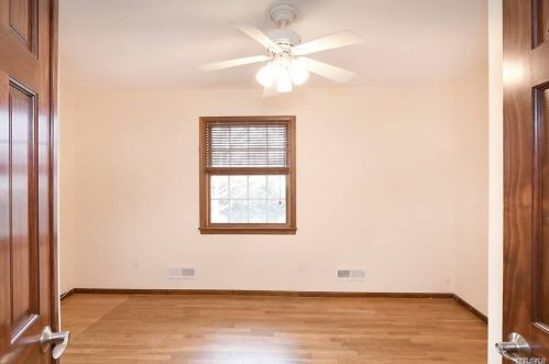 86 Genesee Dr, Commack NY 11725-4032 exterior