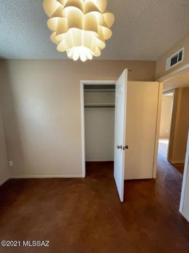 5276 Camino De Ln Tierra, Tucson AZ 85746-1018 exterior