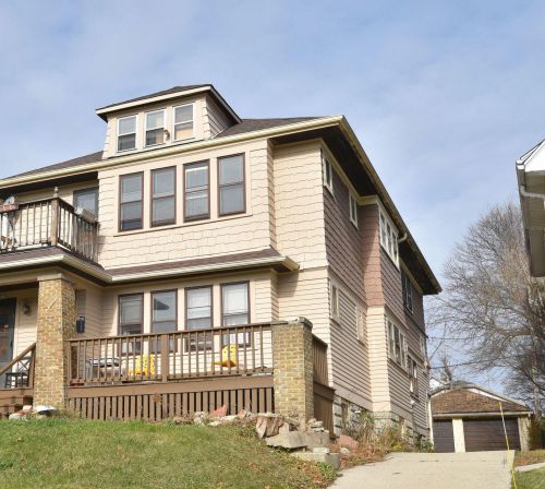 1202 Chambers St, Milwaukee, WI 53212-2219