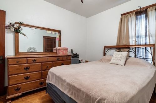 12 Kosta St, Worcester MA 01607-1525 exterior