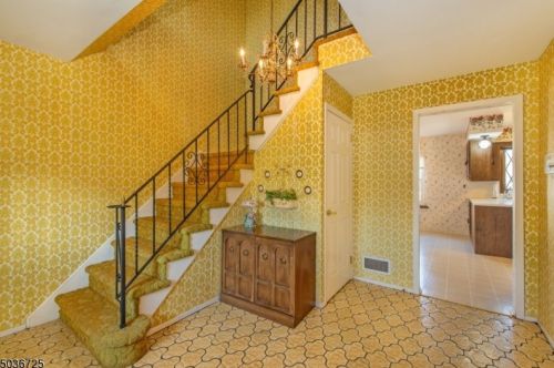 28 Heritage Ln, Whippany, NJ