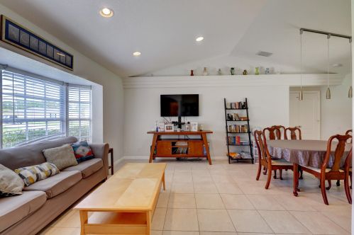 3419 Fashoda St, Fort Pierce FL 34953-4643 exterior