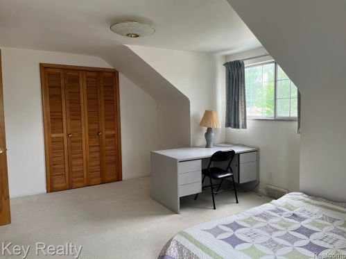 5975 Hubbell St, Dearborn Heights MI 48127-2445 exterior