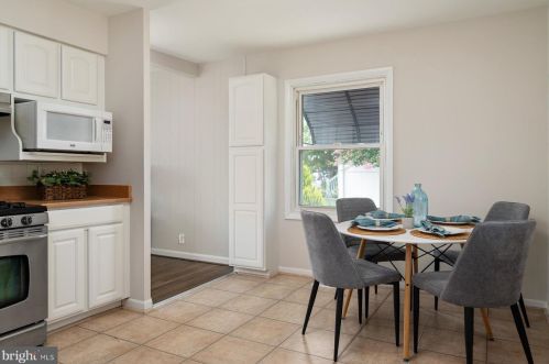 1320 Meadowvale Rd, Glen Burnie MD 21060-7017 exterior