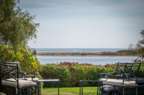 58 Eastern Pt Blvd, Gloucester MA 01930-4405 exterior