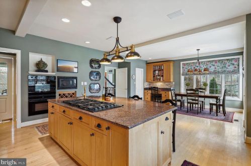 11409 Palatine Dr, Rockville MD  20854-1453 exterior