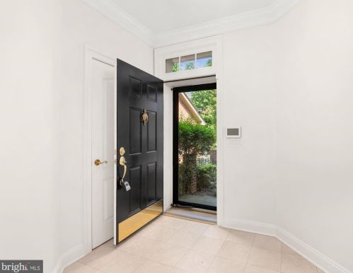 4004 Highwood Ct, Washington DC  20007-2131 exterior