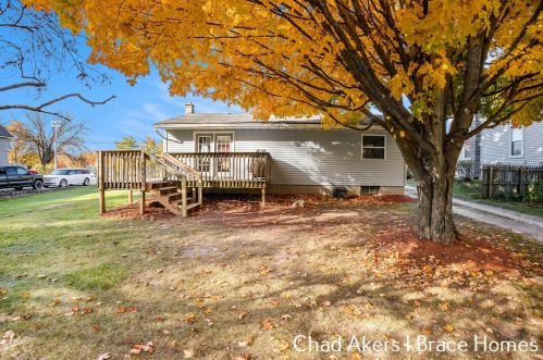 125 High St, Middlevle MI 49333-9466 exterior