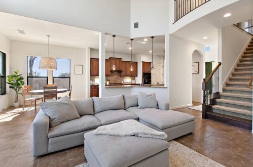 5120 Allamanda Dr, Austin TX 78739-2120 exterior