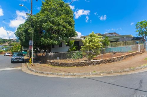 3726 Likini St, Honolulu, HI 96818-2806