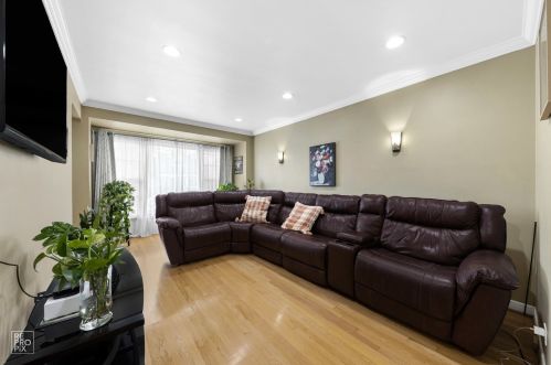 6205 Keeler Ave, Chicago, IL 60646-5109