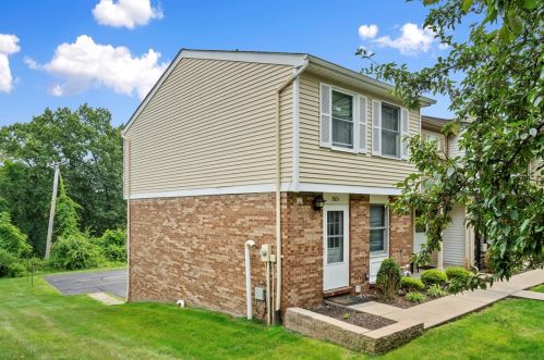 501 Bonnie Brae Dr, Moon Twp PA  15108-3851 exterior