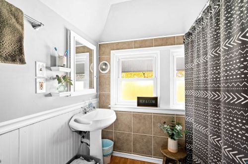 418 Minneapolis Ave, Duluth MN 55803-1856 exterior