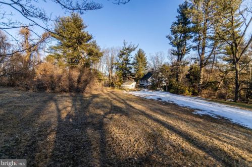 1110 Paxon Holw Rd, Media PA 19063-1116 exterior