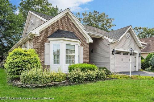 110 Sandpiper Dr, Berkeley Township, NJ 08721-1965