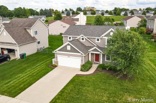 5874 Scarsdale Dr, Wyoming, MI 49418