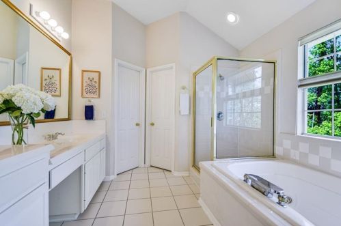 3900 Dominion Cv, Austin TX 78759-7300 exterior