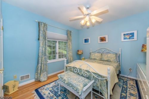 18 Rosewood Ln, Parsippany NJ 07834-3801 exterior