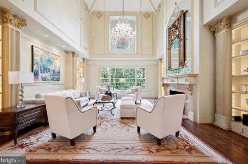 24 Lakewood Dr, Media PA 19063-1807 exterior