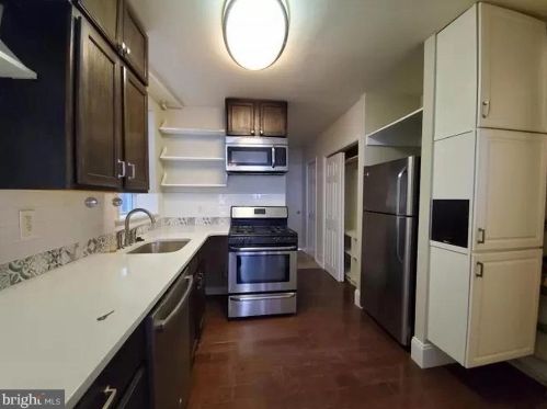 324 18 St, Philadelphia PA 19140-1014 exterior