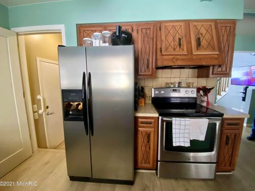 5454 Londonderry Dr, Grand Rapids MI 49508-6325 exterior