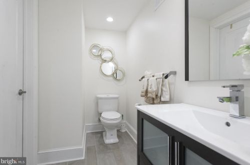 1026 Leithgow St, Philadelphia PA 19123-1421 exterior