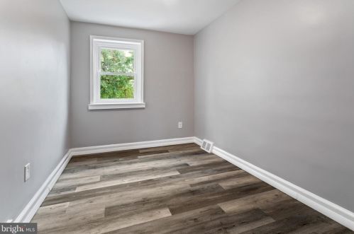 200 Londonderry Ln, Darby PA 19023-2323 exterior