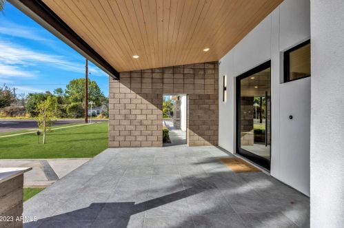 2053 37 Pl, Phoenix AZ 85050-8309 exterior