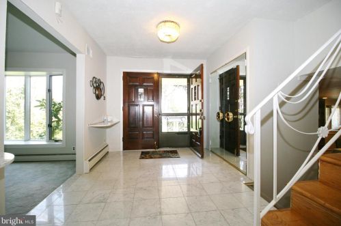 1078 Corn Crib Dr, Huntingdon Valley PA 19006-3306 exterior