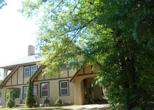 4 Stratford Ter, Springfield, MA 01108-2213