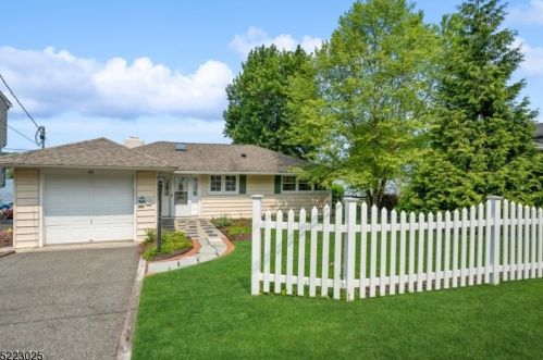 35 Balsam Pkwy, Sparta NJ  07871-2004 exterior