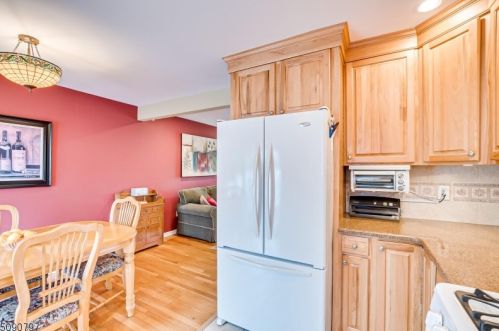 57 Francis St, Iselin NJ 08830-1121 exterior