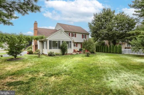 2005 Chapel Frg Dr, Lancaster PA 17601-1654 exterior