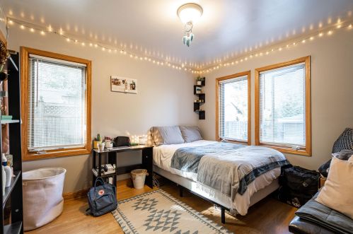 2910 Newhall St, Milwaukee WI 53211-3223 exterior