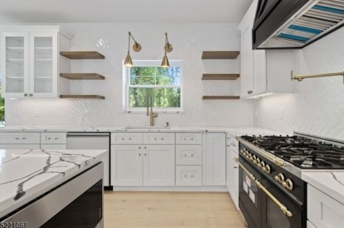 19 Grant Ave, East Hanover NJ  07936-2950 exterior