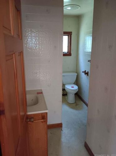 475 Putnam Pike, Killingly CT 06241-1608 exterior