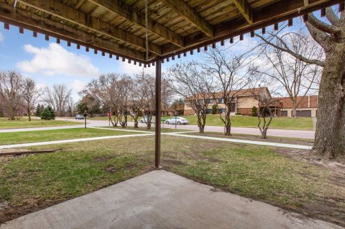 1253 Greenbriar Ct, Saint Paul MN  55110-2250 exterior