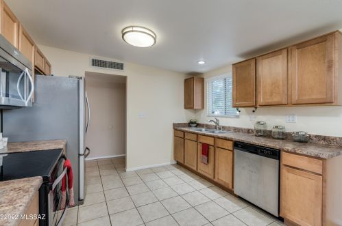 8217 Beverly St, Tucson AZ 85710-5931 exterior